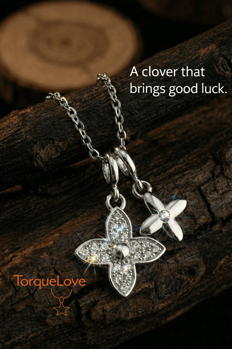Necklace with clover pendant